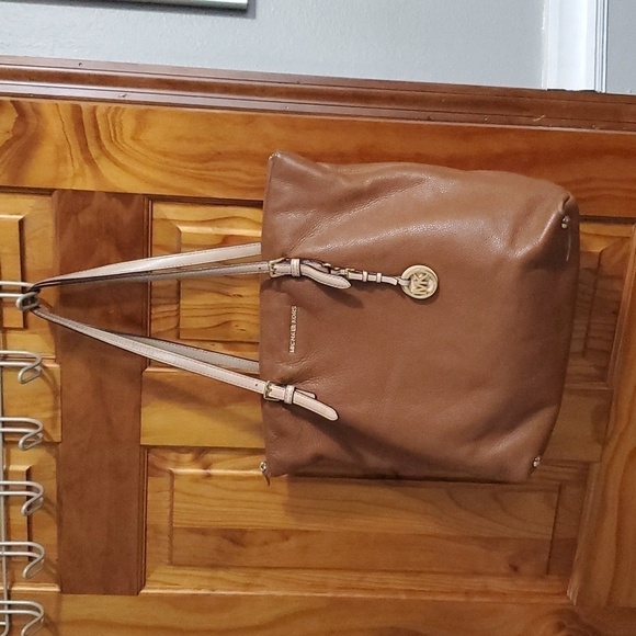 Michael Kors Handbags - Michael Kors camel leather tote bag